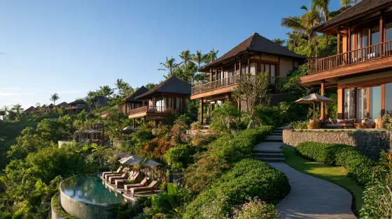 The Hill Villas Bali - Роскошные виллы на склоне холма с видом на Бали  
Умиротворенный тропический уголок в холмах Бали  
Эксклюзивные виллы на вершине холма в живописном Бали